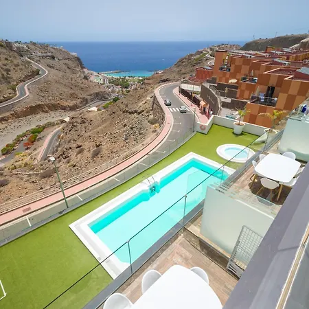 House In Near Playa De Amadores *