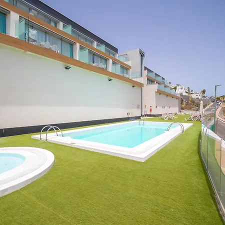 House In Near Playa De Amadores Feriehus