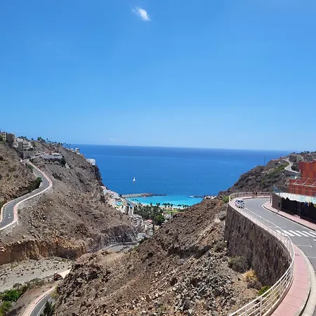 House In Near Playa De Amadores Feriehus