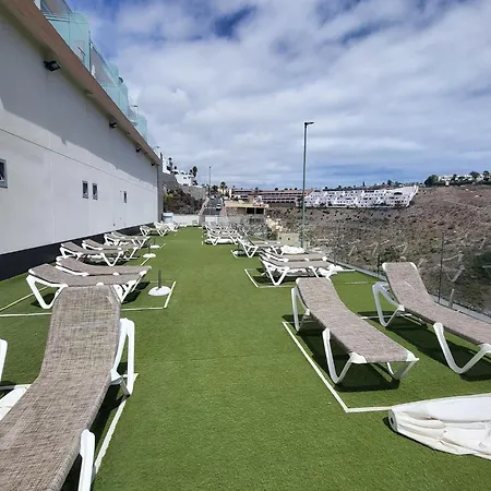 House In Near Playa De Amadores Feriehus