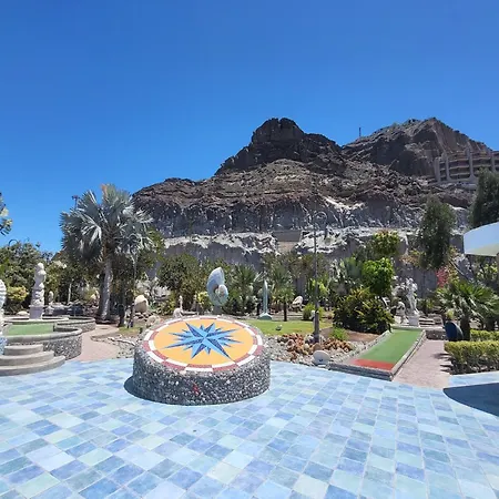 House In Near Playa De Amadores *