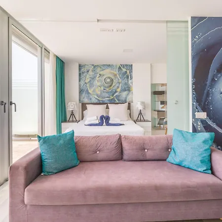 House In Near Playa De Amadores *